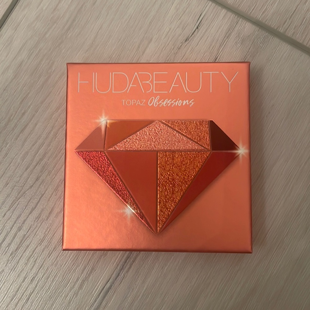 Huda Beauty Topaz Obsessions eyeshadow palette